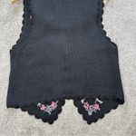 Yarnworks Women’s Vintage 90s Floral Embroidered Button Front Sweater Vest MP Black Size undefined Photo 5