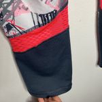 Danskin abstract print Capri leggings size S Photo 7