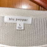 Blu Pepper  - detailed bishop sleeve crew neck cream sweater - size large Photo 0