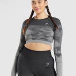 Gymshark NWOT ADAPT OMBRE CROP TOP in Size Small Photo 3