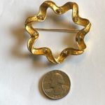 Sarah Coventry Vintage Gold Tone Round CZ Rhinestones Brooch Shoulder Pin Photo 1