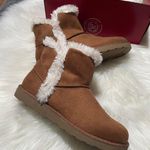 SO New  Hangout Women's Plush Boots Color: Chestnut size 7.5 Photo 4