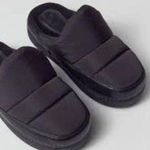 Urban Outfitters Lily puffer slip on shoes slippers black womens size 7 trendy Photo 0