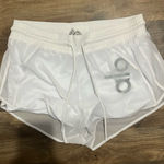 Alo Yoga  shorts Photo 0