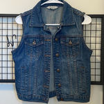 Adam Levine EUC |‎  women’s denim vest — small Photo 0