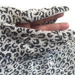 St. John Women’s L Mock Neck Sleeveless Shell Top White Snow Leopard Cheetah Photo 4