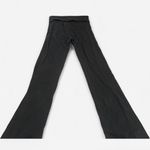 SKIMS  yoga flare pants  Photo 4