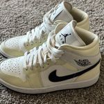 Nike Coconut milkk air Jordan Mid Photo 2