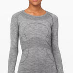 Lululemon  heathered gray Swiftly Tech Long Sleeve Photo 0