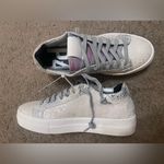 P448 NWOT Vintage Thea Low-Top White & Silver Metallic Paint Crackle Sneakers Photo 1