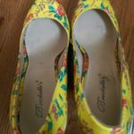 breckelle's  Floral Yellow Wedges Size 8.5 Photo 7