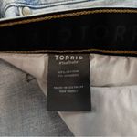 Torrid Button Fly Mom Jean Premium Classic Denim Mid-Rise Shorts Light Wash 24 Photo 13