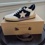 Vintage Havana NEW  Gigi Leather Sneakers Tennis Shoes White/Black Star Size 7.5 Photo 1