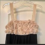 Forever 21 - Adorable Flowy Dress With Flower Detail - In great condition! π€ Photo 2