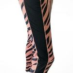 #22 Victoria's Secret Pink Ultimate High Waist 7/8 Ankle Legging Tiger Print med Black Photo 0
