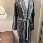 Plush Gray Robe with Faux Fur Collar (One Size) Photo 1