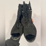 Black all over lace heels Size 8 Photo 3