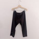 Lululemon  3/4 Length Crop Leggings Black Mesh Panelling Photo 1