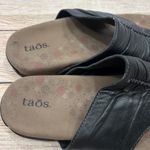 Taos Women's Black Leather Gift 2 Thong Sandals Flip Flops Size 8 Photo 1