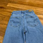 American Eagle Outfitters Women's Light Wash Mom Jeans Size 0 Stretch High Rise Photo 4