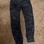 Athleta  Salutation Camo Jogger Pants XS Xtra Small Black Camo Print Nylon Blend Photo 2