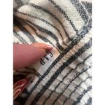 Gap  LINEN BLEND STRIPED LOOSE SHORTS WITH WAIST TIE WOMENS MEDIUM Photo 3