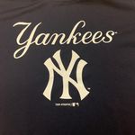 3/$22🌞 Yankees Navy Blue T Photo 4