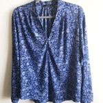 Tahari Blouse Blue & White Floral V Neck Top M EUC Business Casual Professional Photo 1