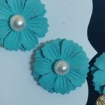 Unique Blue Flower Gold Leaf Statement Necklace Set Photo 2