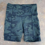 Lululemon  Green camo biker shorts sz 4 Photo 0