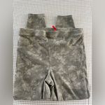 Spanx Womens Size 1X Gray Green Seamless Crop Camo Leggings Full length Photo 1