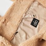 Alo Yoga Foxy Sherpa Tote Camel Photo 4