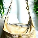 Coach Hampton F10699 signature Shoulder Bag Photo 0