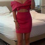 Selfie Leslie  pink dress  Photo 2