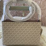 Michael Kors NWT  Trisha Medium Logo Crossbody Bag Photo 4