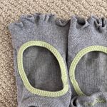 Toesox Half Toe Bellarina Grip Socks Size Medium Grey Barre Pilates Yoga EUC Gray Photo 7