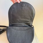 Tory Burch Serif T Leather Saddle Bag Photo 5