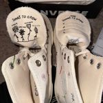 Converse High-Top Platform Flower Embroidery Photo 3