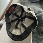 Katy Hearn hat Gray Photo 1