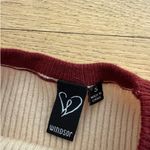 Windsor  - V Hem Short Sleeve Crew Neck Rib Knit Top in Beige & Red Photo 1