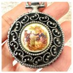 Long round locket necklace with courtship scene Silver Photo 2