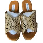 Steve Madden NWTs NIB Saffron Leather Lining Wedge Gold Platform Sandals size 9 Photo 6