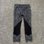 Lululemon  black & white pattern mesh panel leggings size 6 Photo 3