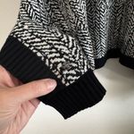 Lululemon Divinity Scarf Poncho O/S Trax White Black Photo 4