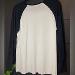 Long sleeve, lace detail. Women’s top. Casual. Dressy. EUC. Size XL Photo 5