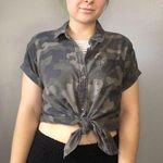 Vanilla Star Jeans Vanilla Star • Camo Short Sleeve Button Down Size Small Photo 0