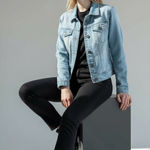 Cherokee  Womens size medium classic light-wash Cropped denim jacket Photo 0