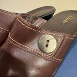Clarks  8 M Women Brown Leather Button‎ Accent Clogs Mules Slip On Slides 8 M Photo 5