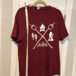 Jerzees NWOT Size M Burgundy Tee Shirt Camp Hike S’mores Mountain Outdoor Print Photo 7