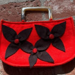 Shiraleah  red and black felt flowered short handle purse clutch Photo 0